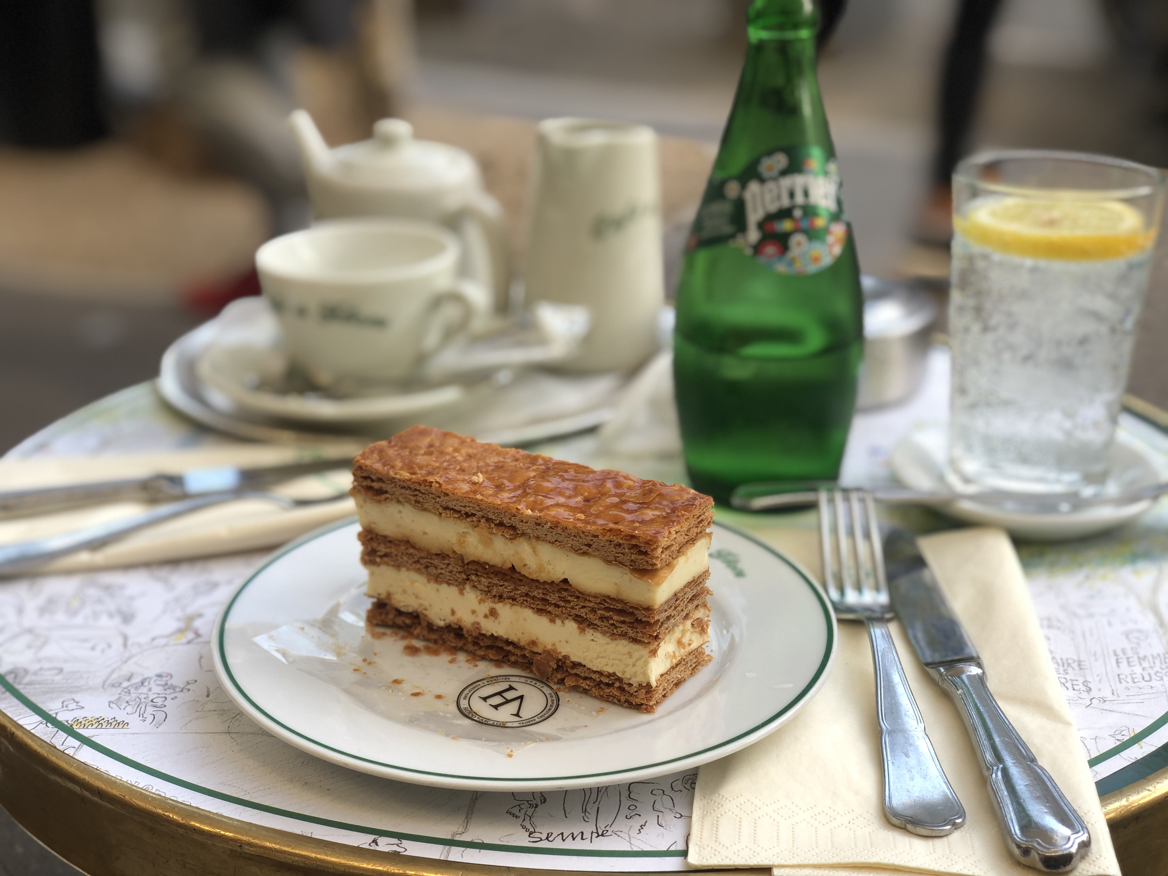 Cafe Flore,カフェフロール,パリのカフェ