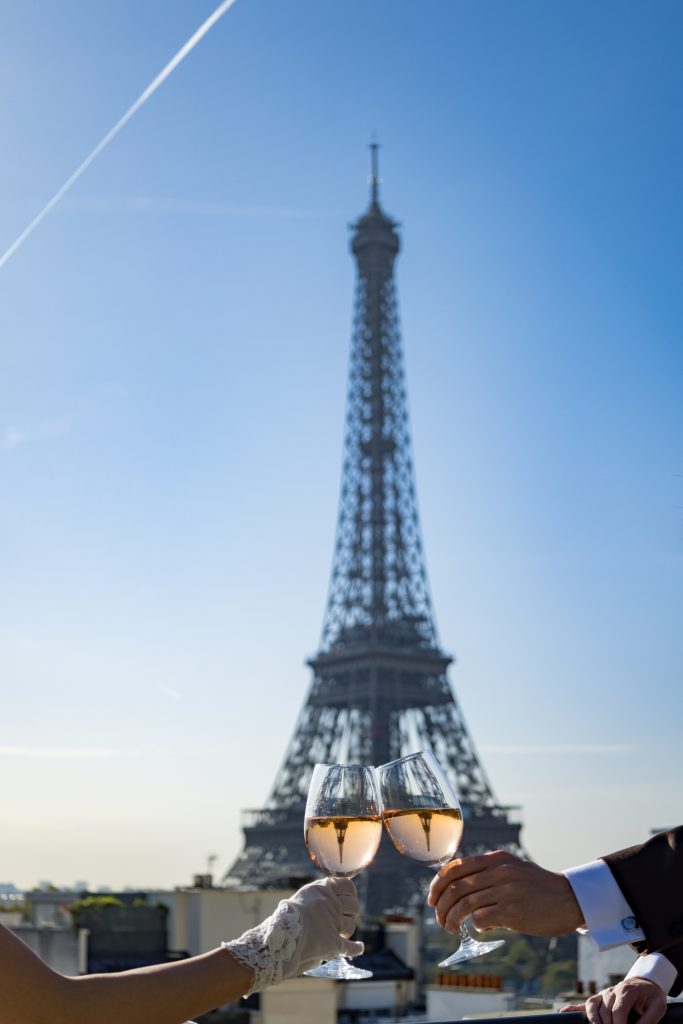 エッフェル塔とシャンパン